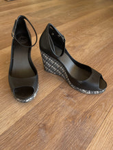 Load image into Gallery viewer, Zaxy Peep Toe Platform Shoes, Black, Size 7 (US)