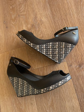 Load image into Gallery viewer, Zaxy Peep Toe Platform Shoes, Black, Size 7 (US)