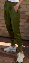 Load image into Gallery viewer, Jules the Label Pants, Green, Size XS