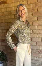 Load image into Gallery viewer, Sandwich Button Up Shirt, Size 34