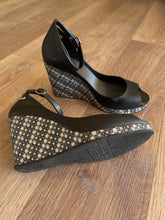 Load image into Gallery viewer, Zaxy Peep Toe Platform Shoes, Black, Size 7 (US)