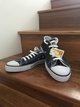 Load image into Gallery viewer, Converse All Stars in Navy Blue Size 8
