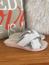 Load image into Gallery viewer, Nine West Indre Crossover Slides Size 5M/36