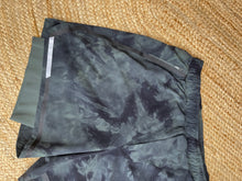 Load image into Gallery viewer, Lululemon Men&#39;s Surge Short 6&quot; Lined, Camo Green, XL