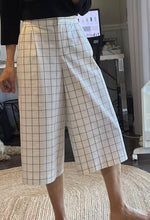 Load image into Gallery viewer, Tibi New York Culottes, White with Grey Check, BNWT, Size 4