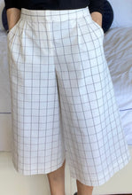 Load image into Gallery viewer, Tibi New York Culottes, White with Grey Check, BNWT, Size 4