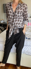 Load image into Gallery viewer, Scanlan Theodore Silk Boyfriend Pants, Black, Size US 4