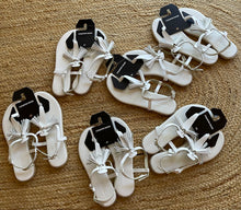 Load image into Gallery viewer, Country Road Lucy Tassel Sandal, White