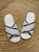 Load image into Gallery viewer, Nine West Indre Crossover Slides Size 5M/36