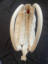 Load image into Gallery viewer, Puntotres Leather Handbag, Cream