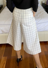 Load image into Gallery viewer, Tibi New York Culottes, White with Grey Check, BNWT, Size 4