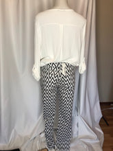Load image into Gallery viewer, Paper Scissors Casual Pant/Jeans, Black and White Abstract Print, BNWT, Size 14