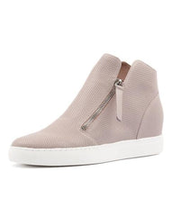 Load image into Gallery viewer, DJANGO &amp; JULIETTE Gisele Pale Pink Leather Ankle Boots, Size 42