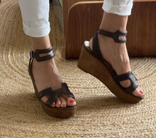 Load image into Gallery viewer, Hermes Platform Sandal, Brown, Size EUR 40