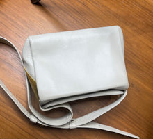 Load image into Gallery viewer, DKNY Vintage Handbag